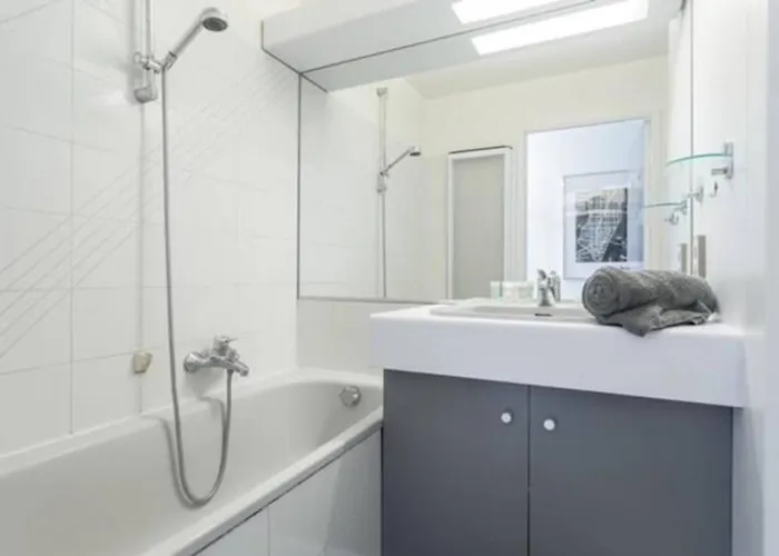 Modern W/balcony/port Views/nr Old Town *