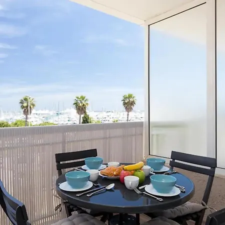 Modern W/balcony/port Views/nr Old Town