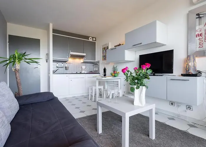 Modern W/balcony/port Views/nr Old Town * 昂蒂布