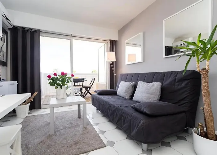 Modern W/balcony/port Views/nr Old Town