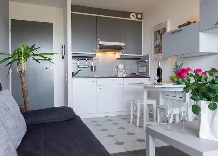 公寓 Modern W/balcony/port Views/nr Old Town 昂蒂布